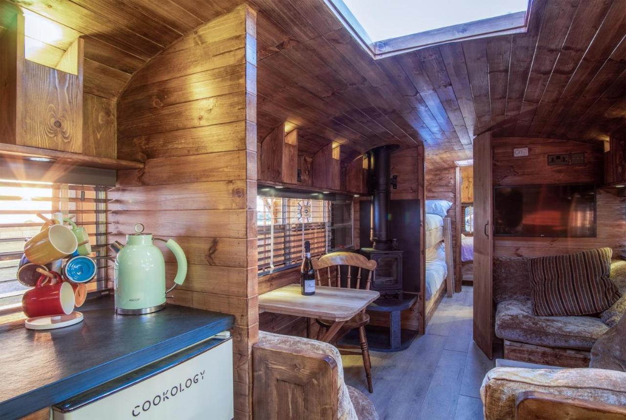 American School Bus - 1 Bedroom - Blossom Farm - Tiers Cross Johnston Exterior foto